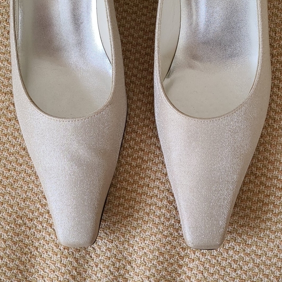 Stuart Weitzman Pump - Picture 3 of 3